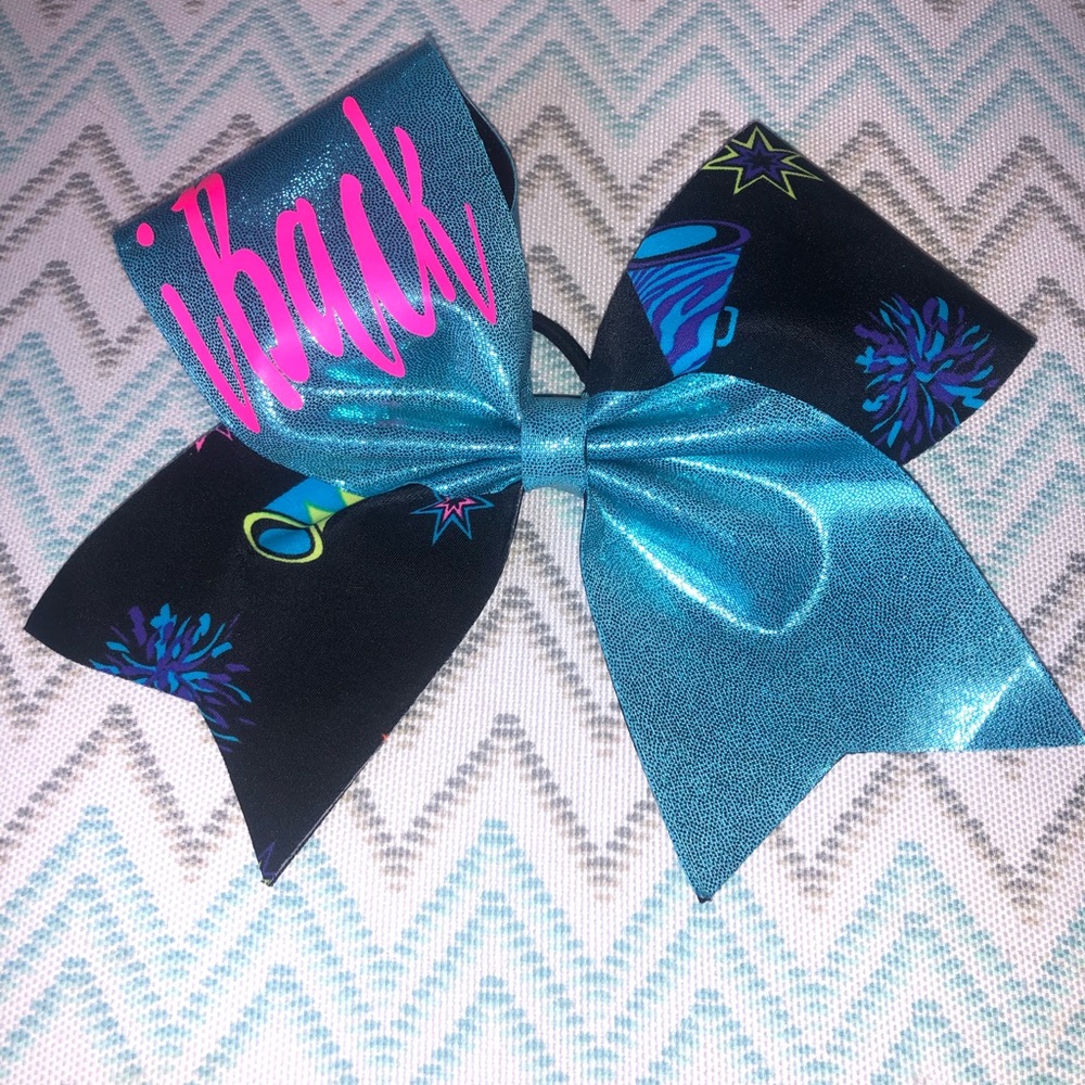 Cheer bow - Picture 2 of 4